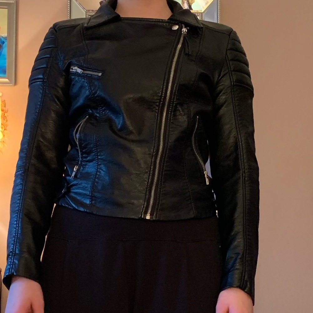 Fitted leather jacket